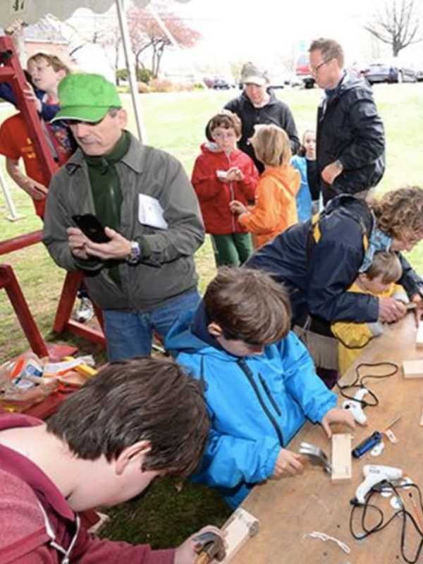 Westport Showcases Young Entrepreneurs At New Market