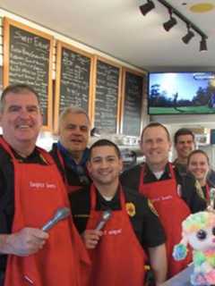 Fairfield Police Scoop For Scholarships At Saugatuck Sweets