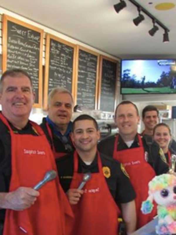 Fairfield Police Scoop For Scholarships At Saugatuck Sweets