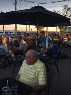 Head To The Crabby Dog Tavern In Stratford For Seaside Dining