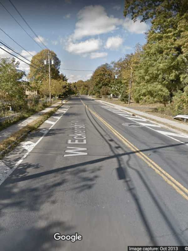Taxi Crashes Into Tree After Driver Is Shot In Spring Valley
