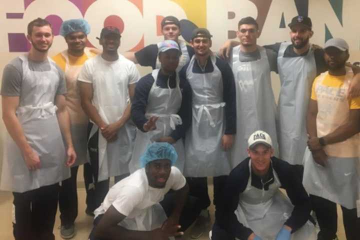 Pace Men's Basketball Team Scores At Food Bank Of Westchester