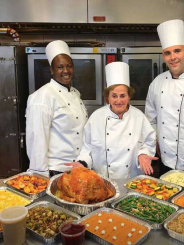 Stew Leonard's Takes Thanksgiving Samples To A New Level This Weekend