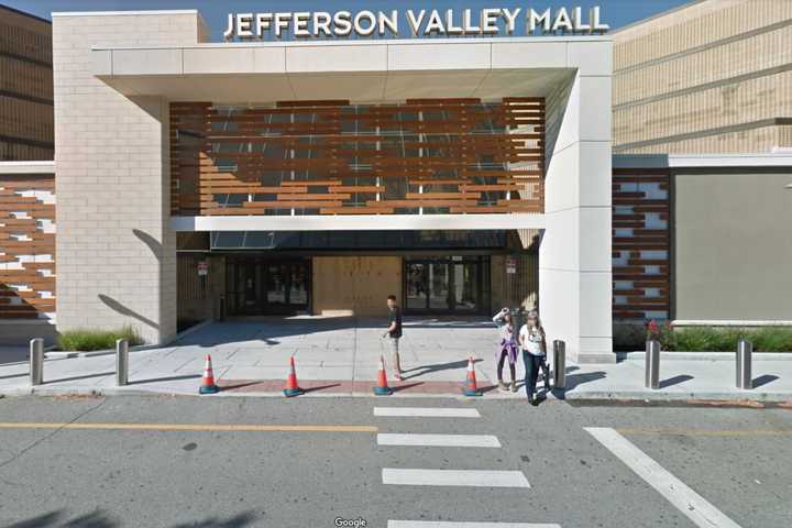 Man Who Confronts Woman At JV Mall Parking Lot Violates Protection Order, Police Say