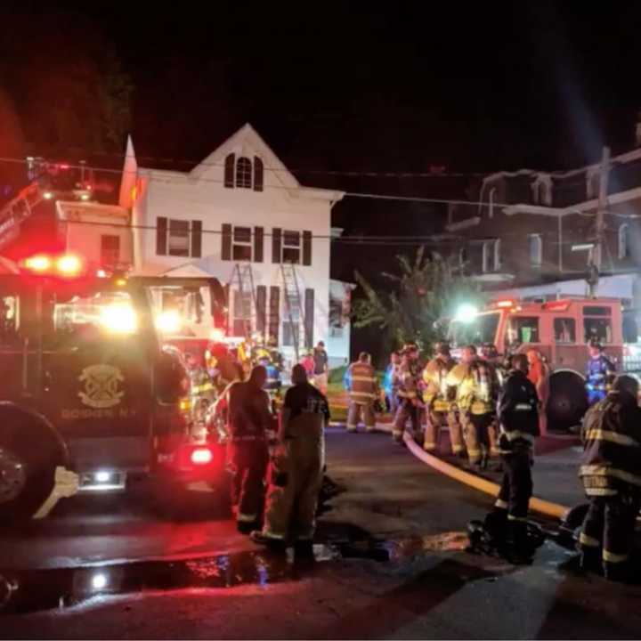 Main Street'S Nightmare: Three Alarm Fire Forces Complete Evacuation In Salt Lake City - b5owp60