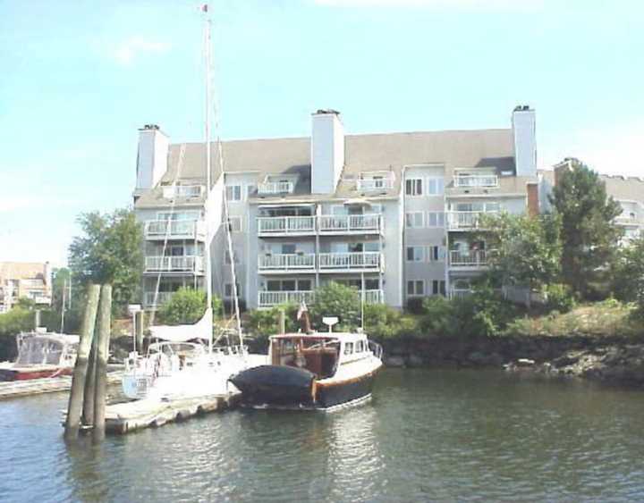 Palmer Landing Condos in Stamford