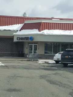 Suspect On Loose After Chase Bank Robbery In Rockland Shopping Center