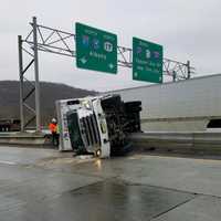 <p>Tractor-trailer crash with no injuries.</p>