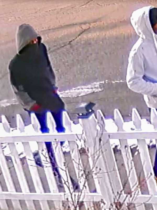 Police Seek To ID Men Wanted For Questioning In Middletown Shooting Death