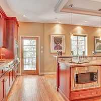 <p>High-end, fully-renovated kitchen</p>