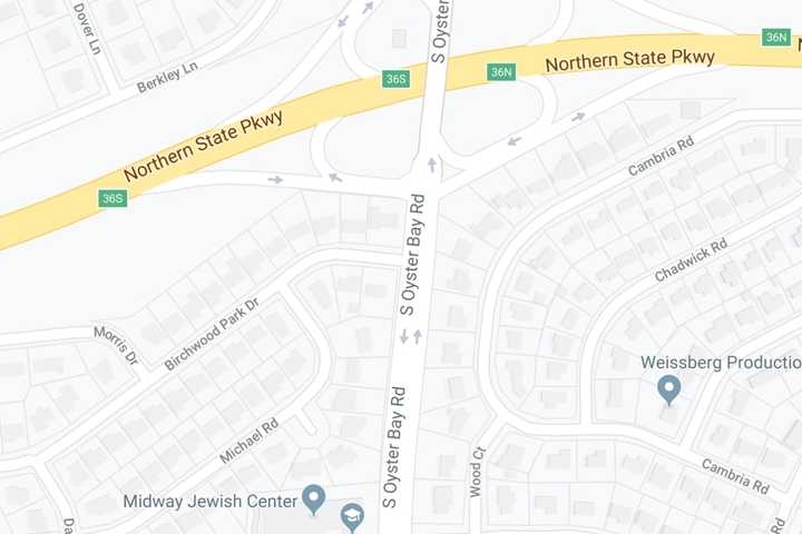 19-Year-Old Killed, Two Injured After SUV Crashes Into Pole On Northern State Parkway