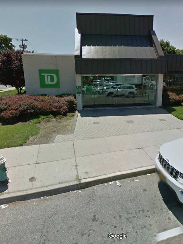 Suspect On Loose After TD Bank Robbery In New Hyde Park