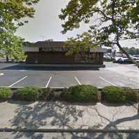 <p>Apple Bank on Sunrise Highway in Lindenhurst.</p>