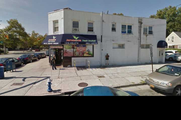 Man Charged In Burglary At Hempstead Market Threw Kitchen Knives At Store Employees, Police Say