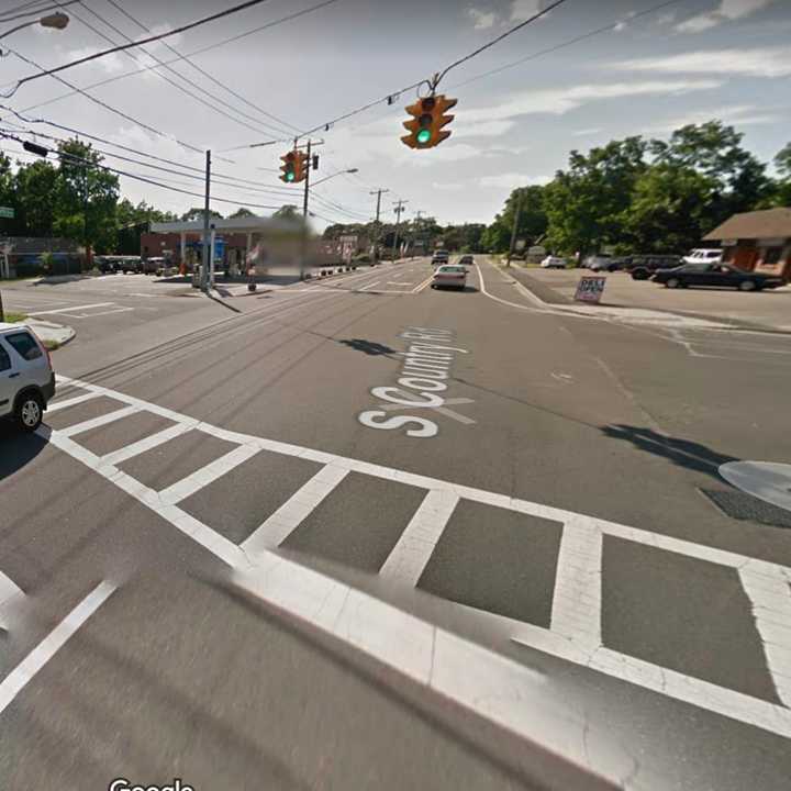 The intersection of South Country Road and North Dunton Avenue in East Patchogue.