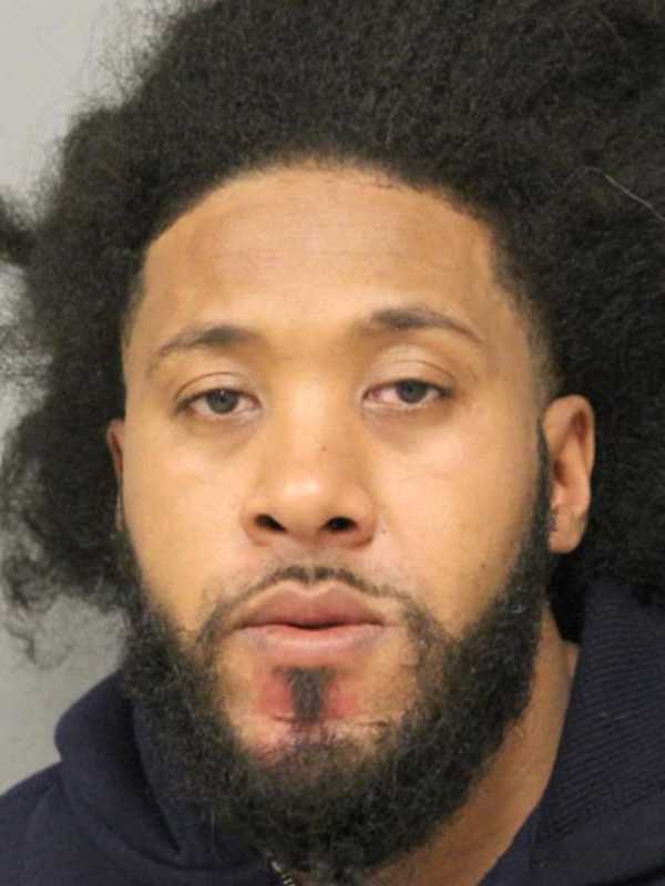 Alert Issued For Man Wanted On Grand Larceny Charge In Nassau County