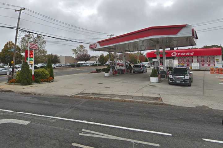 Suspect On Loose After Knifepoint Robbery At Massapequa Gas Station