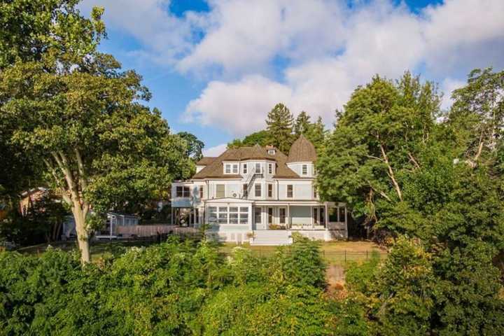 'Legally Haunted' Rockland Manor Up For Sale