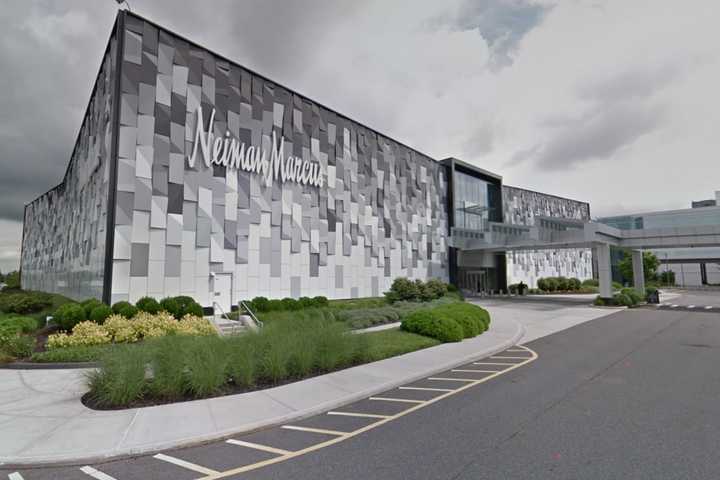 Security Guard At Long Island Neiman Marcus Sprayed With Mace During Robbery