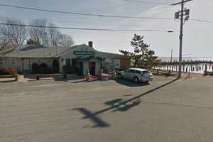 Employees At Long Island Bar Robbed At Gunpoint, Police Say