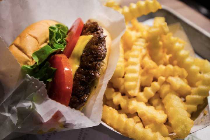 New Shake Shack Opens In Rockland