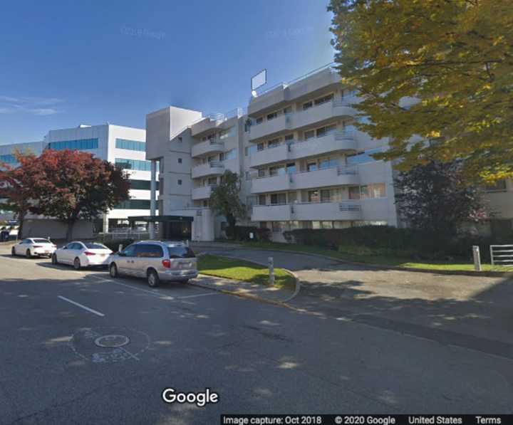 The apartment building in Great Neck Plaza.