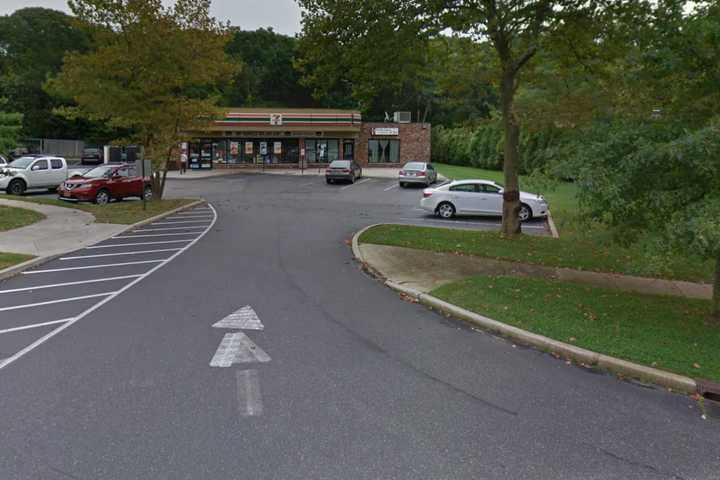 Suspect On Loose After Armed Robbery At Long Island 7-Eleven