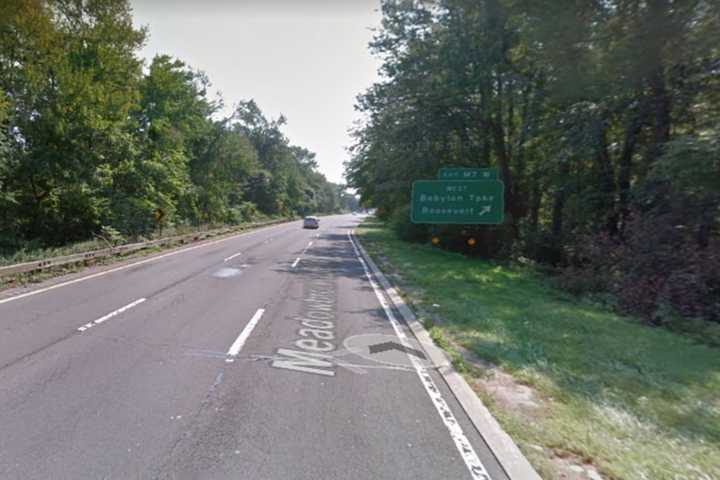 Man Killed After Car Crashes Into Tree On Meadowbrook State Parkway