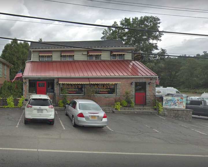 A fire on the roof of Bailey&#x27;s Smokehouse in Blauvelt was quickly doused.