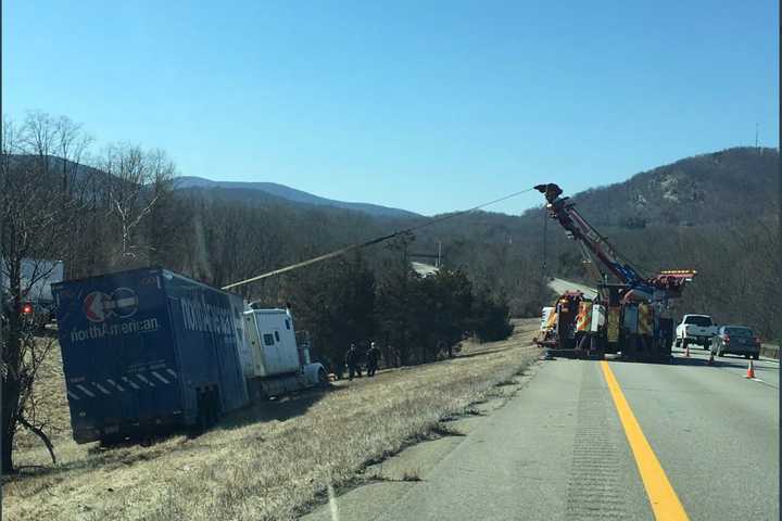 Lane Reopens After I-84 Crash In East Fishkill