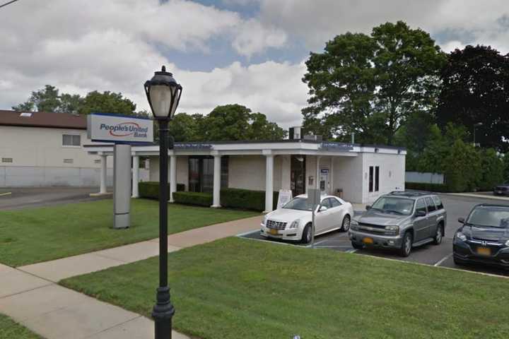 Suspect On Loose After Long Island Bank Robbery