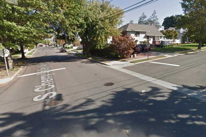 Police Searching For Two Men Who Robbed Man At Gunpoint On Long Island