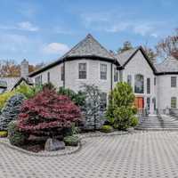 <p>124 Chelsea Ln., Colonia</p>