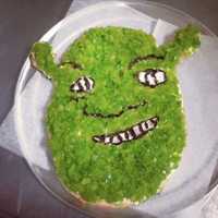 <p>Shrek pie from Hold My Knots</p>