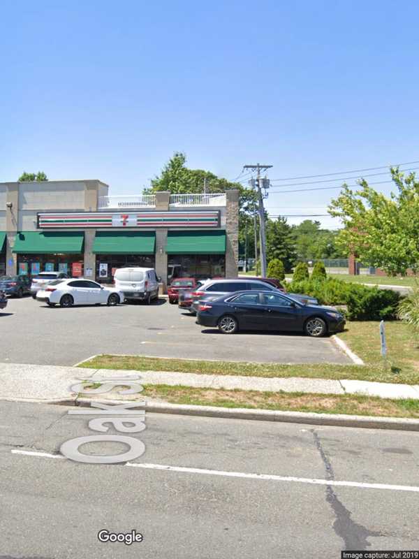 Suspects On Loose After Long Island 7-Eleven Robbery