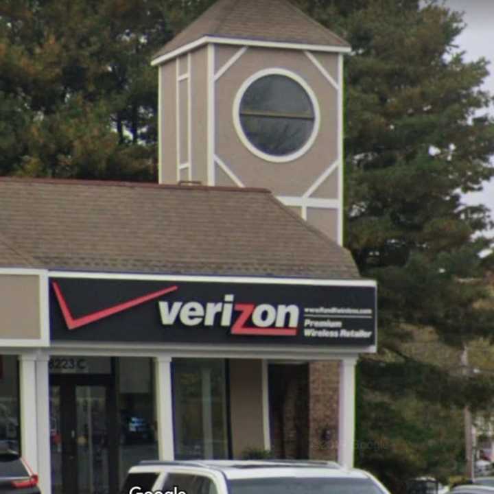 The Verizon store on Jericho Turnpike in Woodbury.