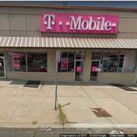 <p>The T-Mobile store in Great Neck at 505 Great Neck Road.</p>