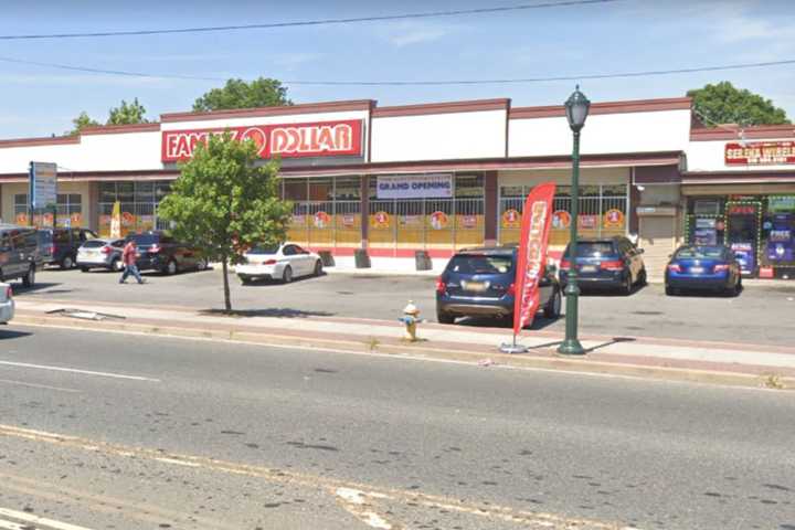 Suspect On Loose After Violent Robbery In Parking Lot Behind Row Of Long Island Stores