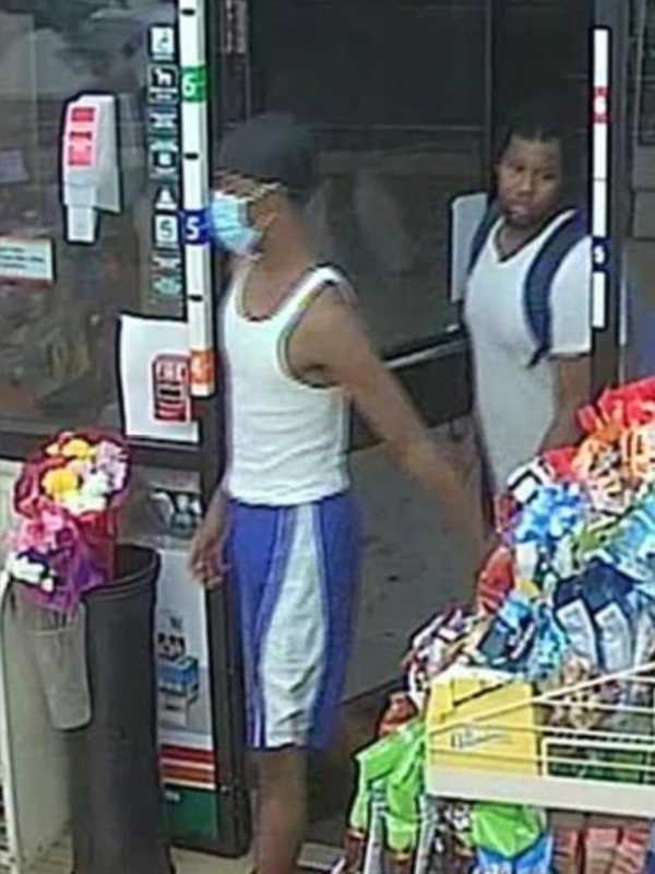 Police Search For Suspects In Armed Robbery At Long Island 7-Eleven