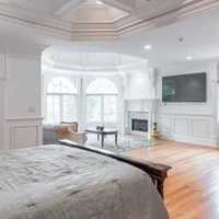 <p>Berkery Place, master bedroom</p>