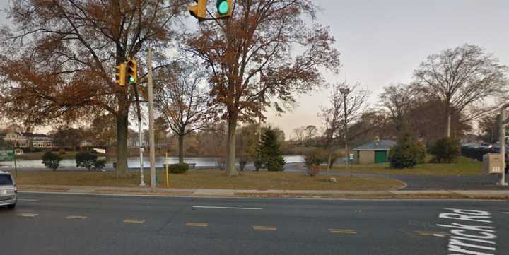 View of Milburn Pond Park from the street.