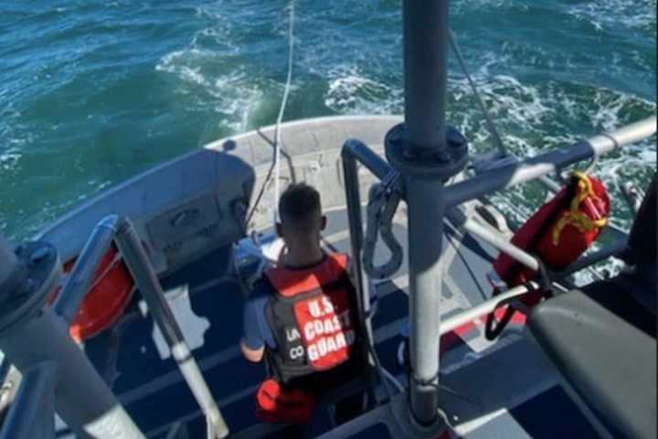 Coast Guard: One Dead After Boat Capsizes On Raritan Bay