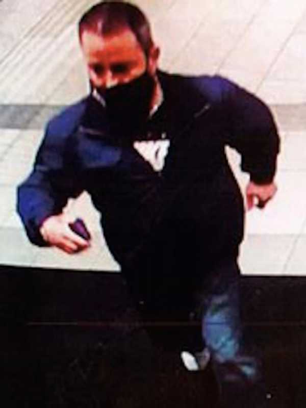 Suspect At Large After Snatching Rings Valued At $16,600 From Long Island Jewelry Store