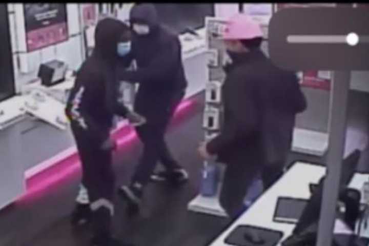 Trio Wanted For Stealing Apple Watches At Nassau County T-Mobile Store