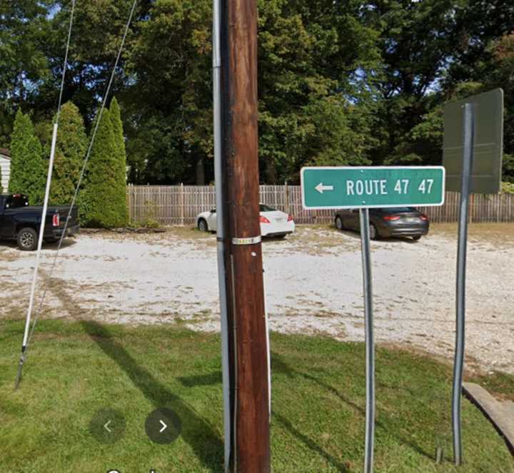 Caulfield Avenue at Turkey Hill Road