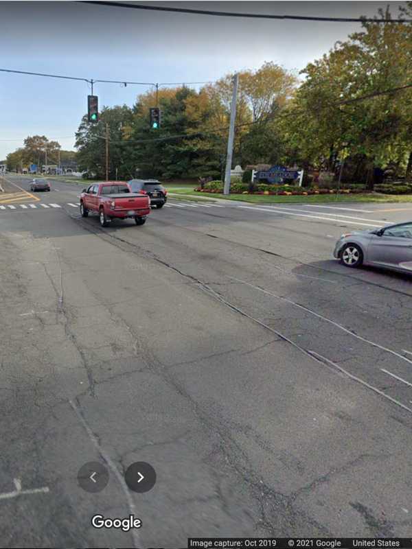 Police Search For Woman Who Fled Crash With Serious Injury At Long Island Intersection