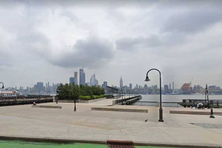 Woman Seeking Best Possible Photo Of NYC Skyline Falls Into Deep Hole In Hudson River