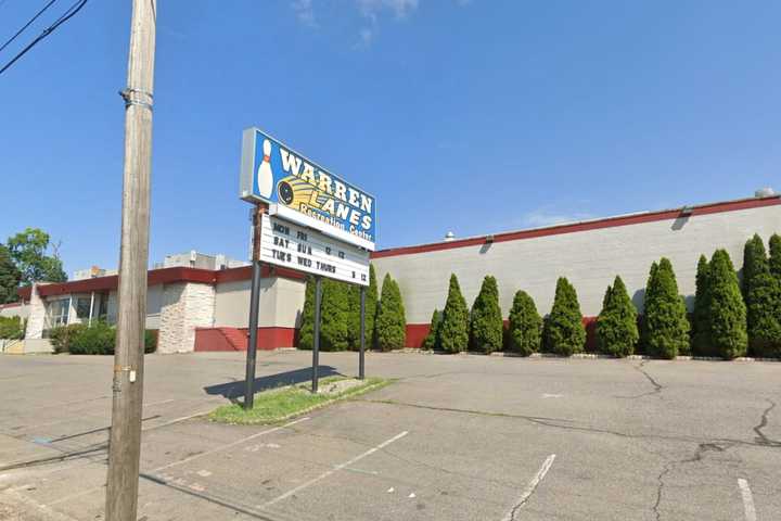 Popular Warren County Bowling Alley Slated To Reopen Under New Ownership Seeks Employees