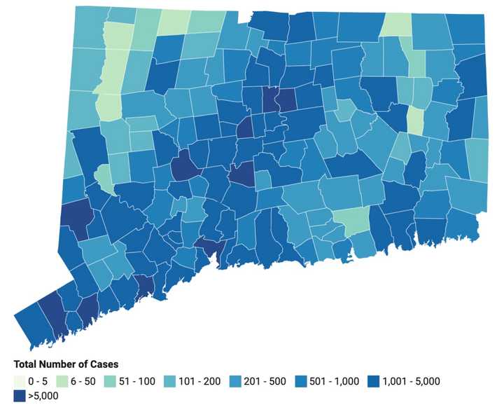 This map shows the distribution of COVID-19 cases, deaths, and tests since the beginning of the pandemic. Darker colors indicate towns with more cases.