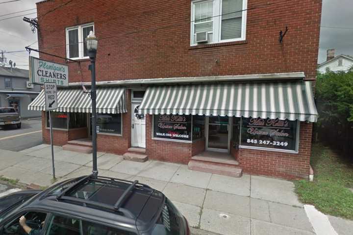 Police Officers Stop Woman From Jumping Off Roof Of Building In Area